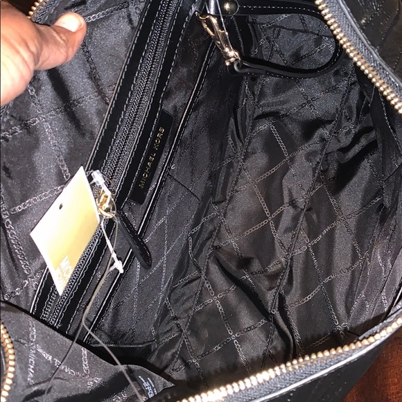 Micheal Kors Purse - Picture 3 of 4